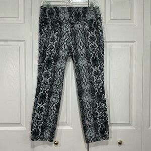 🤎 Belle by Kim Gravel Gray and White Gray and White Snake Print Pull On Jeans 8P